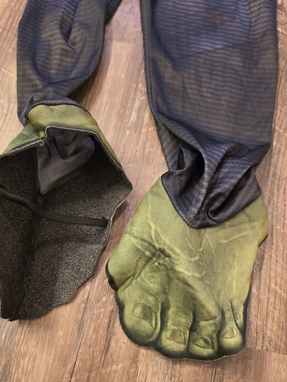 Marvel Avengers: Endgame Incredible Hulk Muscle Costume & Mask Set – Kids Small